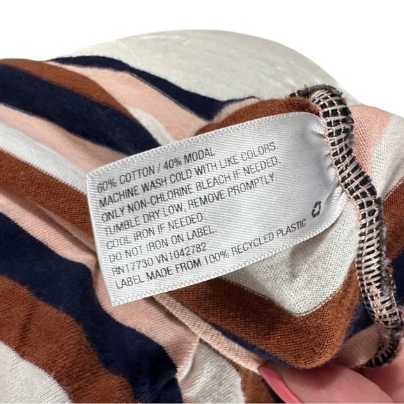 Ingrid+Isabel Maternity - Striped Short Sleeve V Neck Tee - Size S - Picture 6 of 8